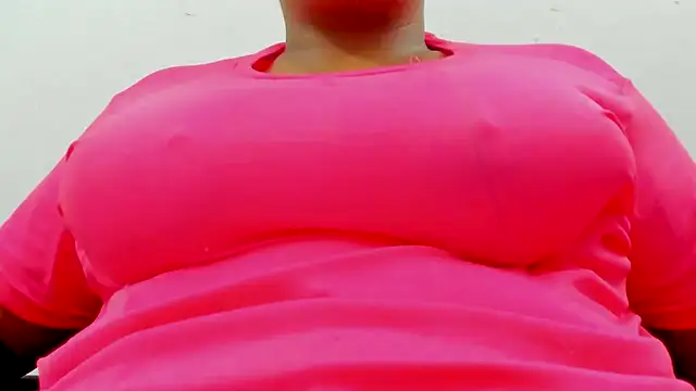 Snapshot of Kika_teem chatting on 10-15-25, 02:43 Kika teem online show from 10-15-25, 02:43
