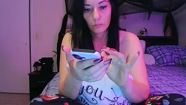 Snapshot of CrystalLakeXO chatting on 05-31-26, 05:46 CrystalLakeXO online show from 05-31-26, 05:46