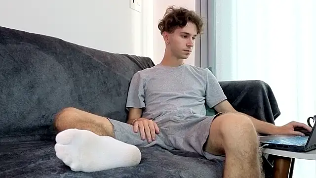 Joseph  Quinn online show from 03-25-26, 05:29