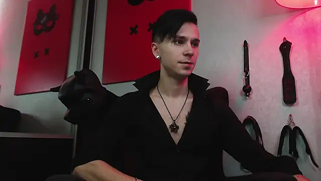 Joseph  Quinn online show from 02-04-25, 11:05