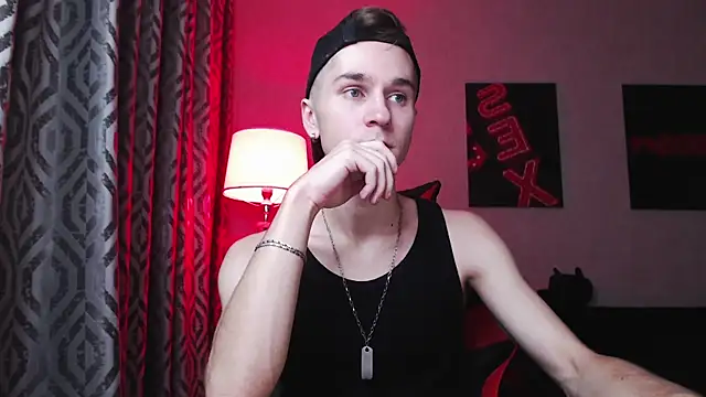 Joseph  Quinn online show from 11-30-25, 11:44