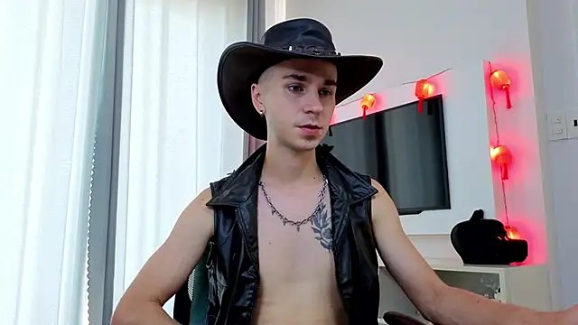 Joseph  Quinn online show from 04-12-26, 01:09