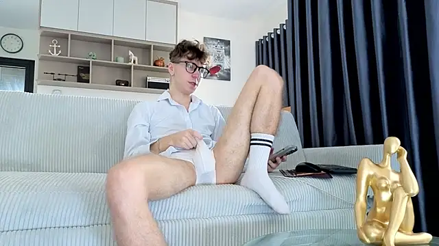 Joseph  Quinn online show from 12-20-25, 07:22