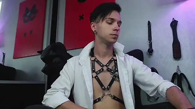 Joseph  Quinn online show from 02-18-25, 11:44