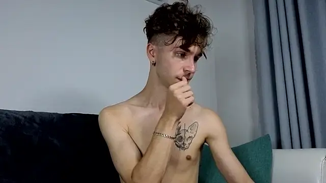 Joseph  Quinn online show from 02-04-26, 01:39