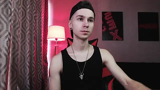 Joseph  Quinn online show from 11-11-25, 07:14