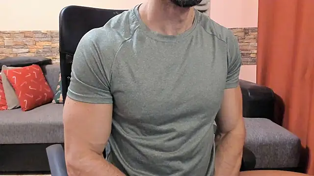 HotHunkTrainer online show from 03-10-26, 08:51