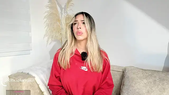 Addison baker online show from 10-28-25, 03:18