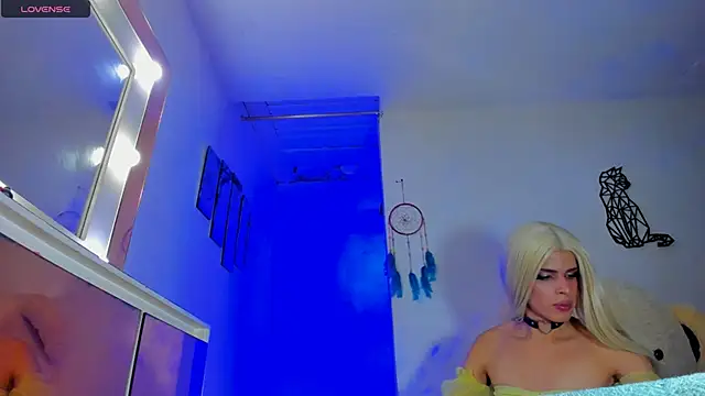 Snapshot of emperatrizhotwolf chatting on 03-18-25, 07:44 emperatrizhotwolf online show from 03-18-25, 07:44