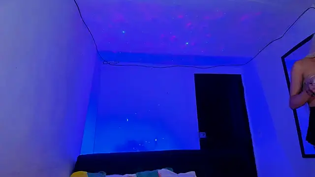 Snapshot of emperatrizhotwolf chatting on 03-06-25, 05:24 emperatrizhotwolf online show from 03-06-25, 05:24