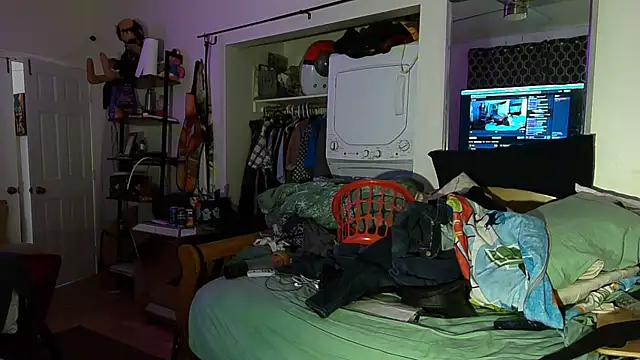 Snapshot of badboybrad11 chatting on 10-25-25, 01:05 badboybrad11 online show from 10-25-25, 01:05