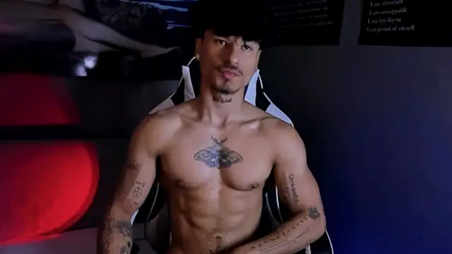 Snapshot of Thomas_Fit1 chatting on 04-21-26, 06:58 Thomas Fit1 online show from 04-21-26, 06:58