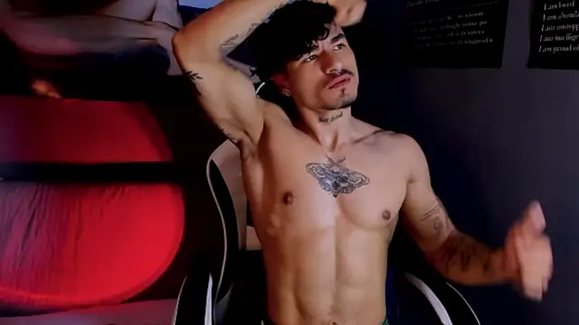 Snapshot of Thomas_Fit1 chatting on 04-23-26, 06:53 Thomas Fit1 online show from 04-23-26, 06:53