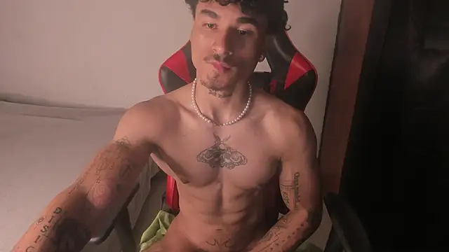 Snapshot of Thomas_Fit1 chatting on 05-15-26, 04:32 Thomas Fit1 online show from 05-15-26, 04:32