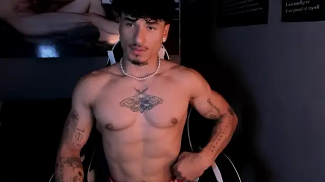 Snapshot of Thomas_Fit1 chatting on 06-11-26, 02:53 Thomas Fit1 online show from 06-11-26, 02:53