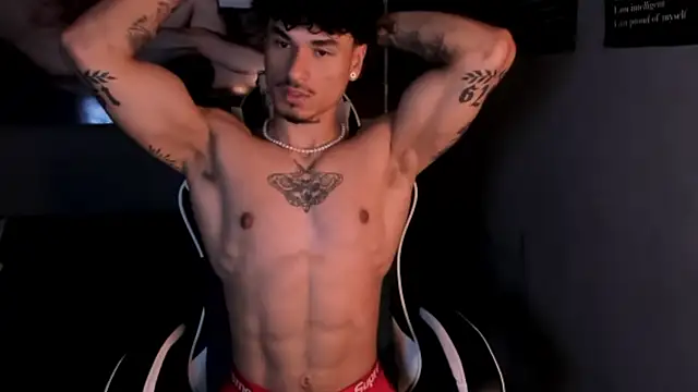 Snapshot of Thomas_Fit1 chatting on 06-11-26, 02:44 Thomas Fit1 online show from 06-11-26, 02:44