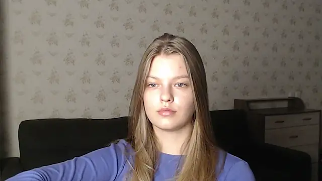Snapshot of EmySway chatting on 12-30-24, 01:47 EmySway online show from 12-30-24, 01:47