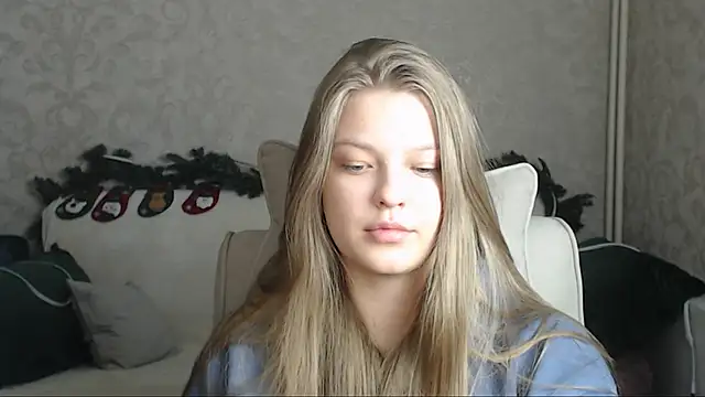 Snapshot of EmySway chatting on 01-24-25, 05:42 EmySway online show from 01-24-25, 05:42