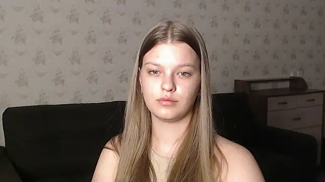 Snapshot of EmySway chatting on 03-13-25, 06:45 EmySway online show from 03-13-25, 06:45