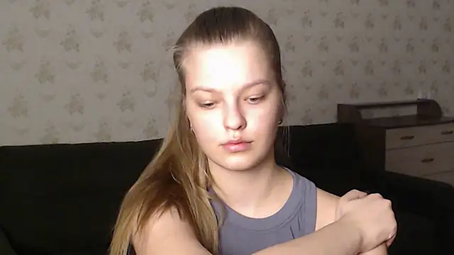 Snapshot of EmySway chatting on 03-15-25, 08:21 EmySway online show from 03-15-25, 08:21