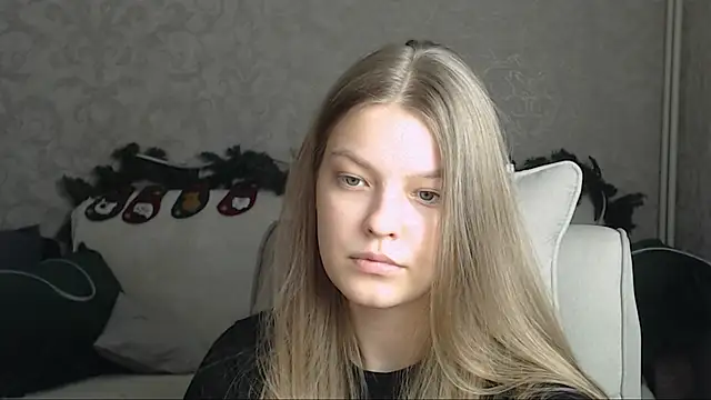 Snapshot of EmySway chatting on 01-28-25, 04:52 EmySway online show from 01-28-25, 04:52