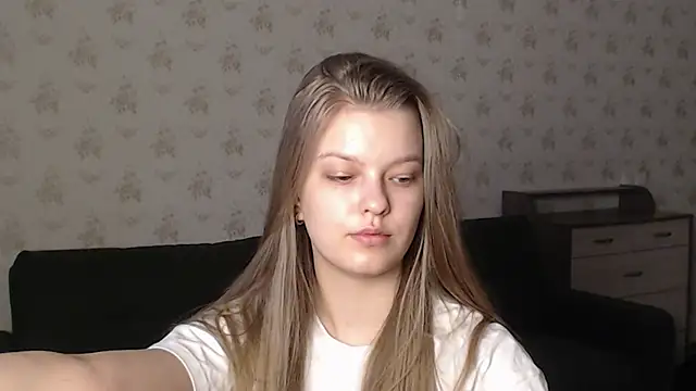 Snapshot of EmySway chatting on 03-17-25, 11:00 EmySway online show from 03-17-25, 11:00