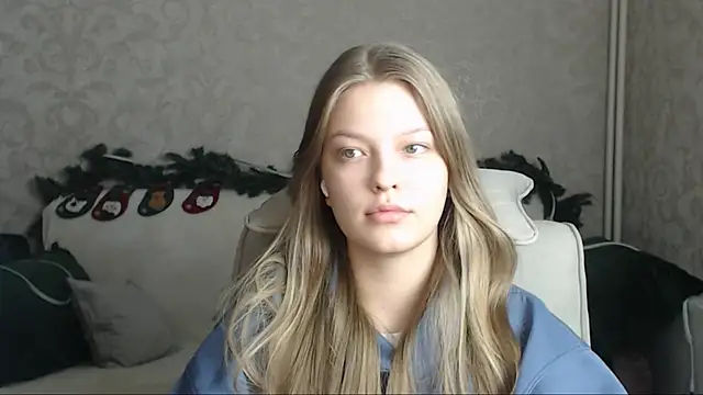 Snapshot of EmySway chatting on 01-24-25, 02:41 EmySway online show from 01-24-25, 02:41
