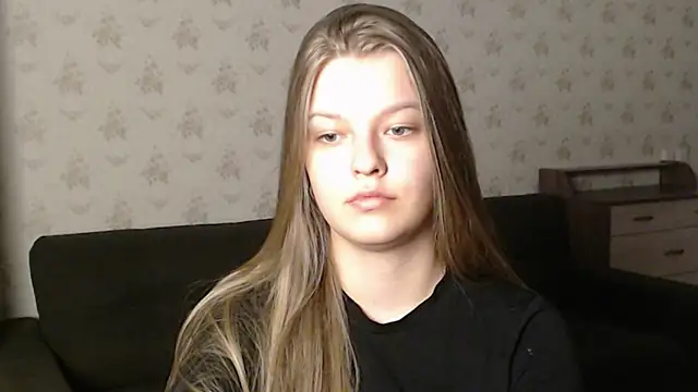 Snapshot of EmySway chatting on 03-12-25, 05:49 EmySway online show from 03-12-25, 05:49