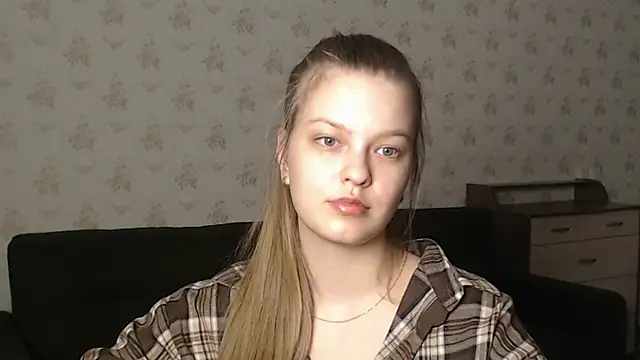 Snapshot of EmySway chatting on 03-20-25, 03:47 EmySway online show from 03-20-25, 03:47