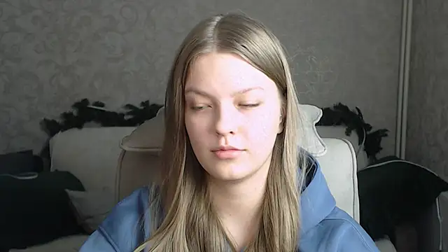Snapshot of EmySway chatting on 01-31-25, 02:07 EmySway online show from 01-31-25, 02:07