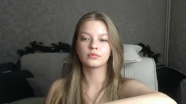 Snapshot of EmySway chatting on 01-31-25, 06:03 EmySway online show from 01-31-25, 06:03