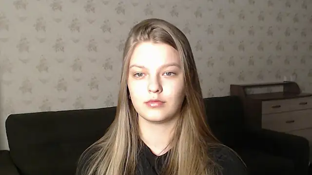 Snapshot of EmySway chatting on 03-12-25, 02:45 EmySway online show from 03-12-25, 02:45
