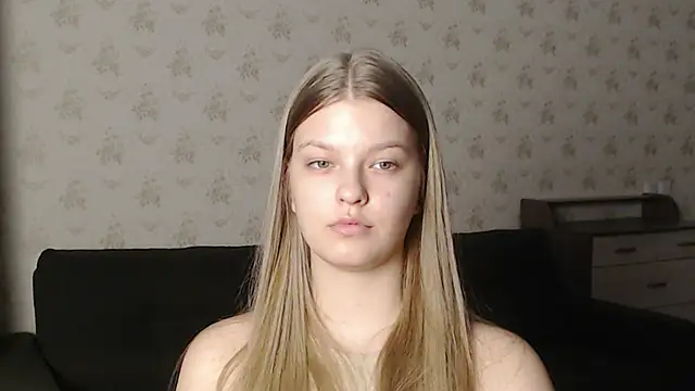 Snapshot of EmySway chatting on 02-11-25, 09:31 EmySway online show from 02-11-25, 09:31