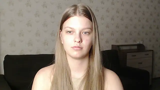 Snapshot of EmySway chatting on 02-10-25, 01:44 EmySway online show from 02-10-25, 01:44