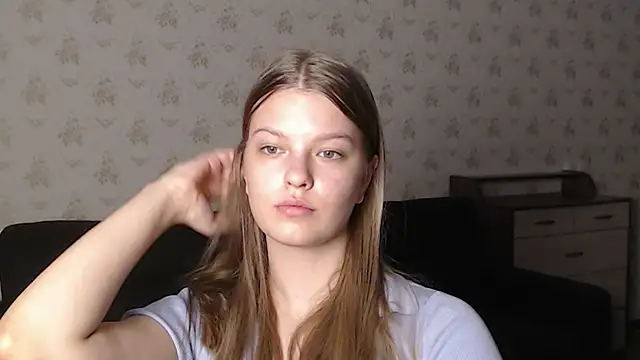 Snapshot of EmySway chatting on 12-22-24, 06:04 EmySway online show from 12-22-24, 06:04