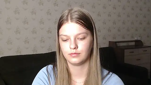 Snapshot of EmySway chatting on 03-11-25, 08:09 EmySway online show from 03-11-25, 08:09