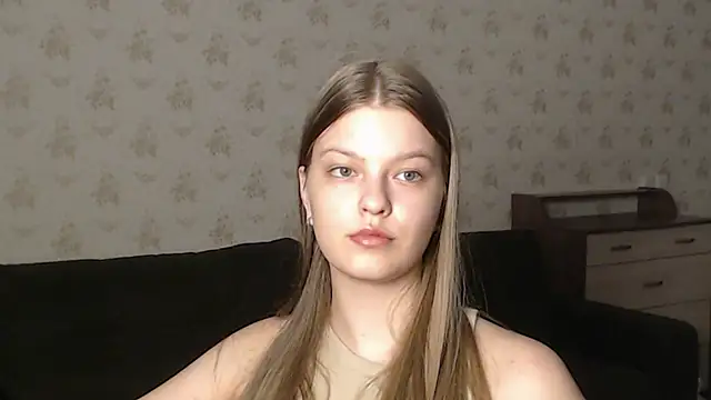 Snapshot of EmySway chatting on 03-19-25, 02:57 EmySway online show from 03-19-25, 02:57
