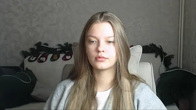 Snapshot of EmySway chatting on 01-26-25, 01:31 EmySway online show from 01-26-25, 01:31