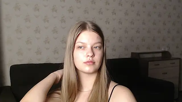 Snapshot of EmySway chatting on 12-29-24, 12:30 EmySway online show from 12-29-24, 12:30