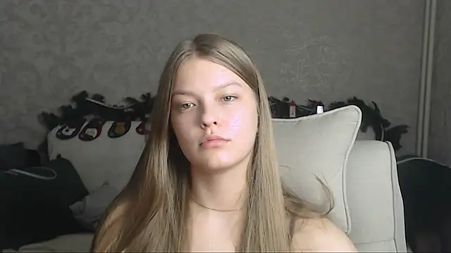 Snapshot of EmySway chatting on 01-04-25, 05:16 EmySway online show from 01-04-25, 05:16