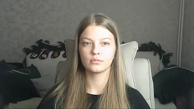 Snapshot of EmySway chatting on 01-07-25, 02:30 EmySway online show from 01-07-25, 02:30