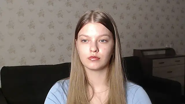 Snapshot of EmySway chatting on 03-11-25, 01:56 EmySway online show from 03-11-25, 01:56