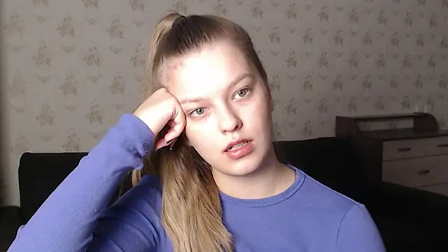 Snapshot of EmySway chatting on 02-24-25, 11:21 EmySway online show from 02-24-25, 11:21
