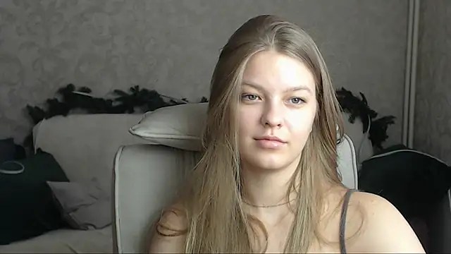 Snapshot of EmySway chatting on 01-30-25, 04:37 EmySway online show from 01-30-25, 04:37