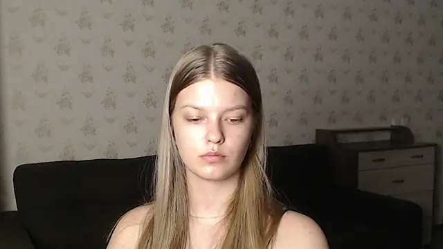 Snapshot of EmySway chatting on 12-27-24, 07:57 EmySway online show from 12-27-24, 07:57