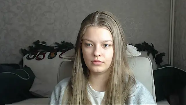 Snapshot of EmySway chatting on 01-26-25, 05:23 EmySway online show from 01-26-25, 05:23