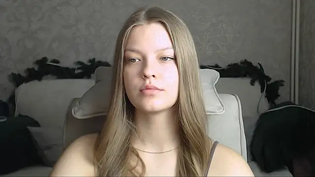 Snapshot of EmySway chatting on 01-31-25, 01:33 EmySway online show from 01-31-25, 01:33