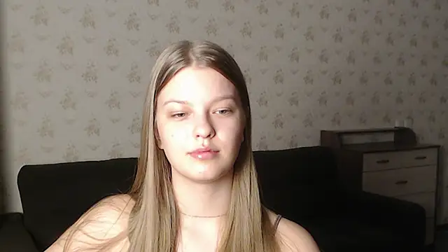 Snapshot of EmySway chatting on 01-18-25, 07:26 EmySway online show from 01-18-25, 07:26