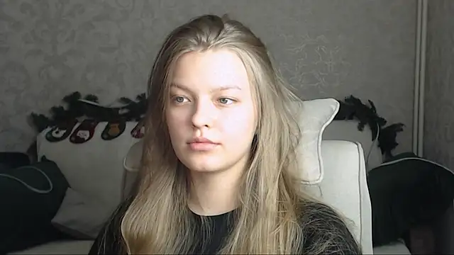 Snapshot of EmySway chatting on 01-28-25, 01:38 EmySway online show from 01-28-25, 01:38