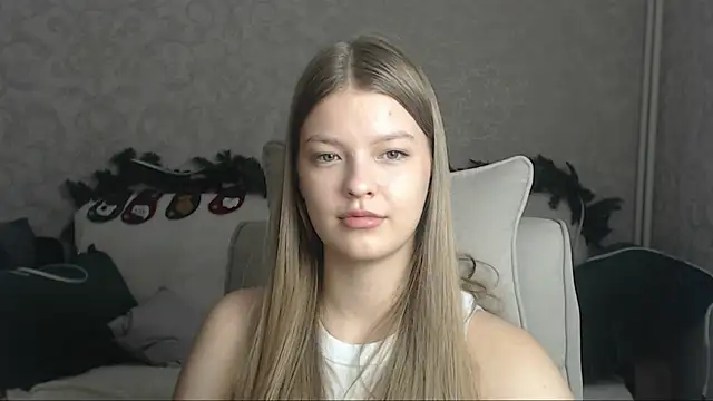 Snapshot of EmySway chatting on 12-31-24, 08:26 EmySway online show from 12-31-24, 08:26